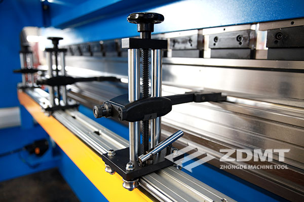 中德機床攜手意大利ESA成功研制新型電液同步數控折彎機4 中德機床攜手意大利ESA成功研制新型電液同步數控折彎機4